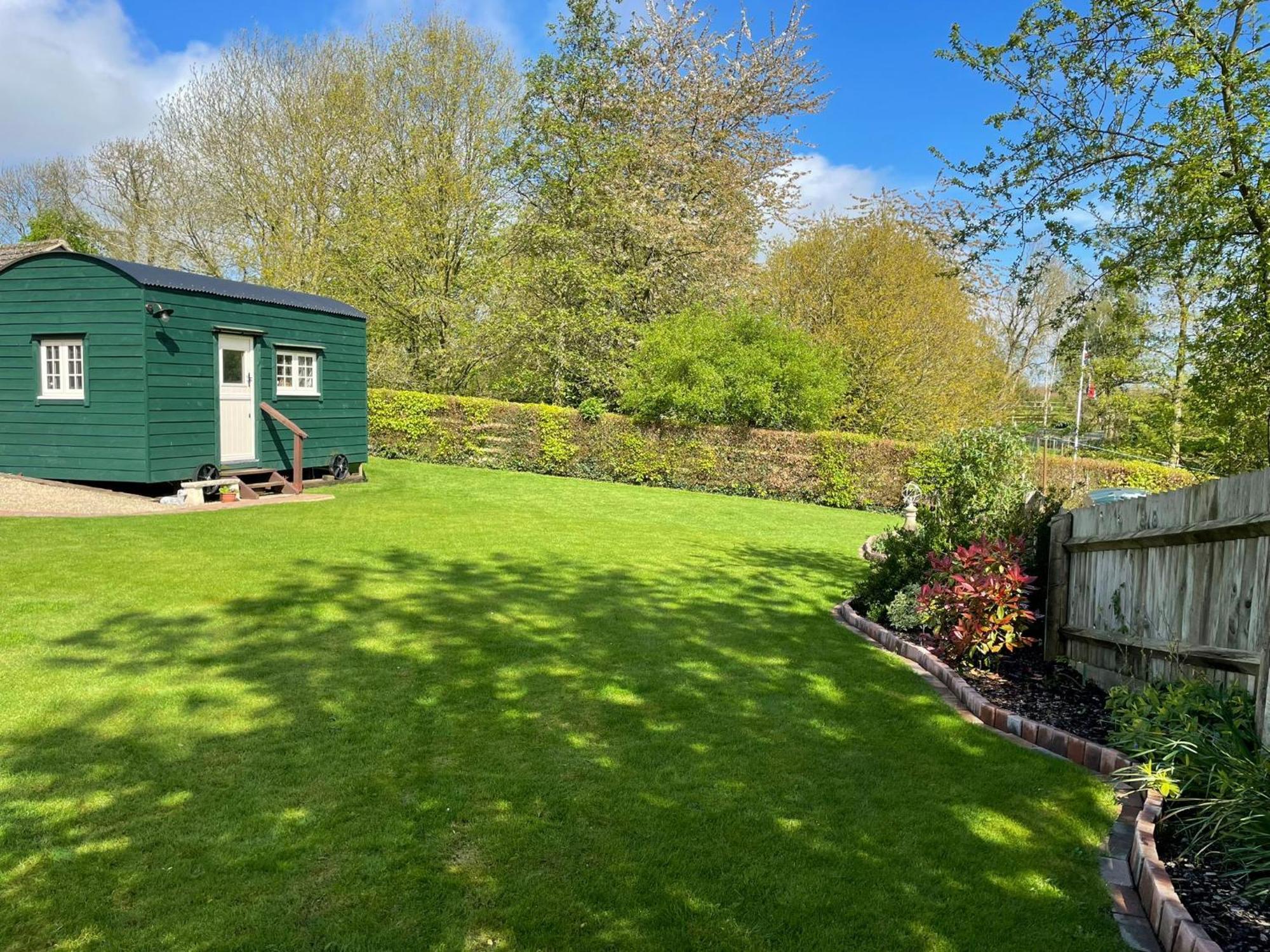 Weston  Beautiful Shepherd'S Hut - Lois Weedon מראה חיצוני תמונה